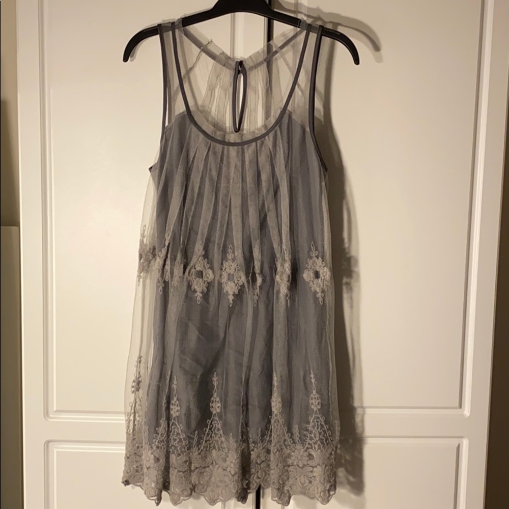 Sleeveless Gray Lace-Overlay Tunic Blouse